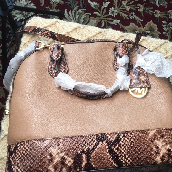 Michael Kors pebbled Leather two Tone Satchel - Picture 6 of 10